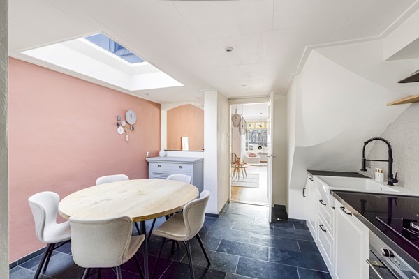 Foto - Te koop: Karakteristieke tussenwoning met garage in Tilburg!